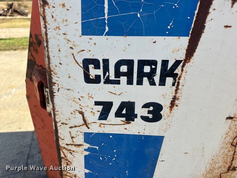 image for item EN0694 1984 Bobcat 743 skid steer loader