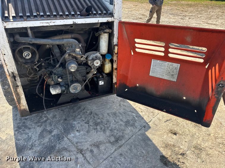 image for item EN0694 1984 Bobcat 743 skid steer loader