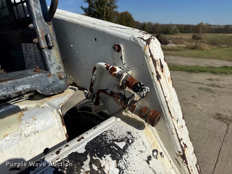 image for item EN0695 1995 Bobcat 763 skid steer loader