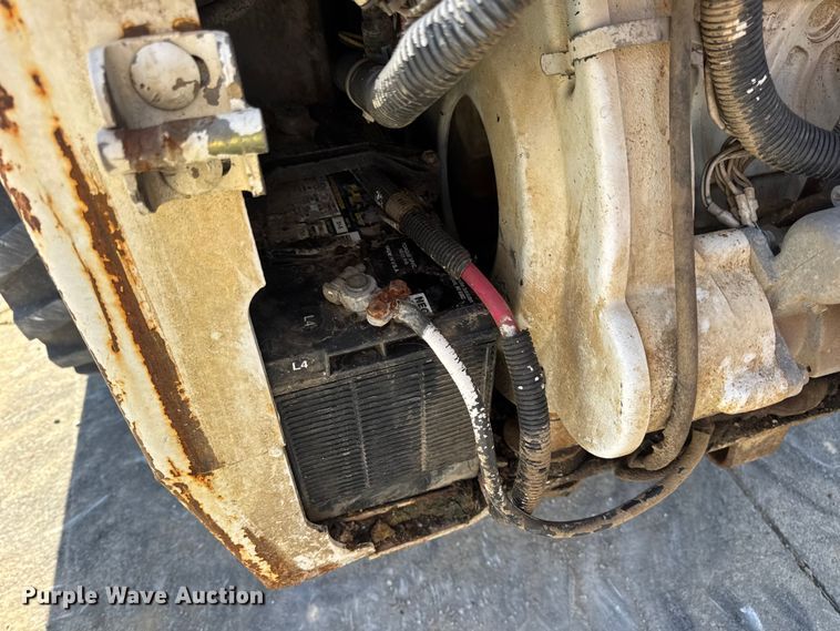 image for item EN0695 1995 Bobcat 763 skid steer loader