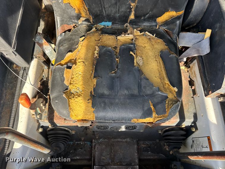 image for item EN0696 1997 Bobcat 763 skid steer loader