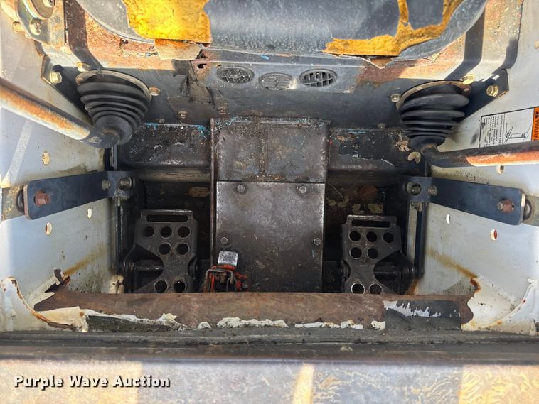 image for item EN0696 1997 Bobcat 763 skid steer loader