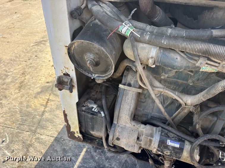 image for item EN0696 1997 Bobcat 763 skid steer loader