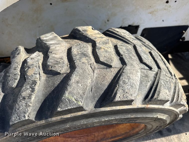 image for item EN0696 1997 Bobcat 763 skid steer loader