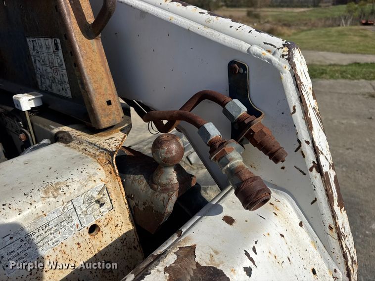 image for item EN0697 1993 Bobcat 753 skid steer loader