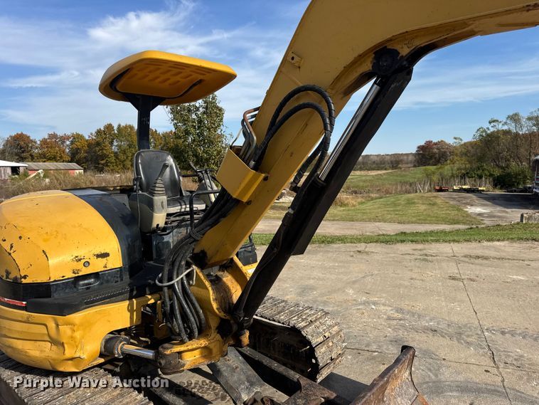 image for item EN0699 2002 Caterpillar 305 CR mini excavator