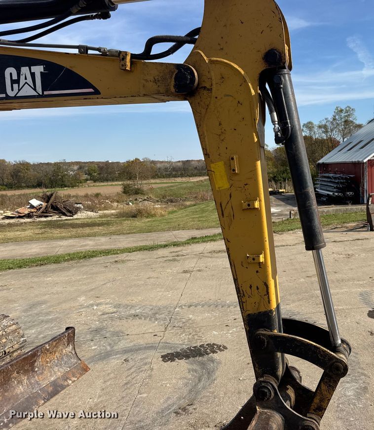 image for item EN0699 2002 Caterpillar 305 CR mini excavator