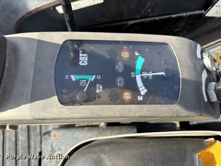 image for item EN0699 2002 Caterpillar 305 CR mini excavator