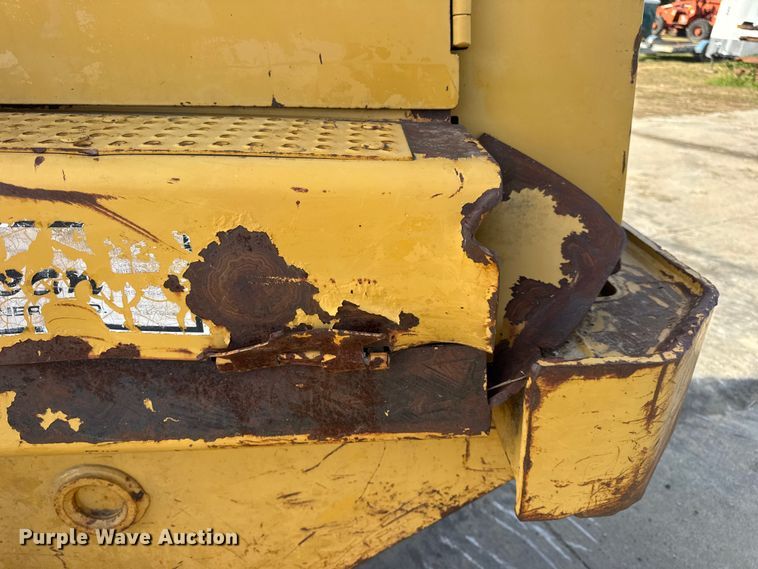 image for item EN0700 1997 Caterpillar 953C track loader