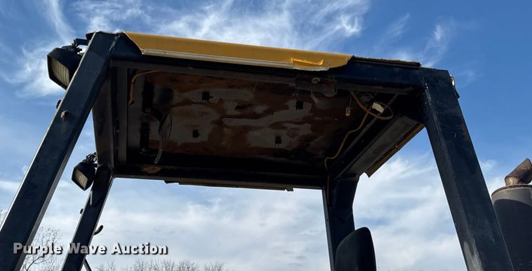 image for item EN0700 1997 Caterpillar 953C track loader