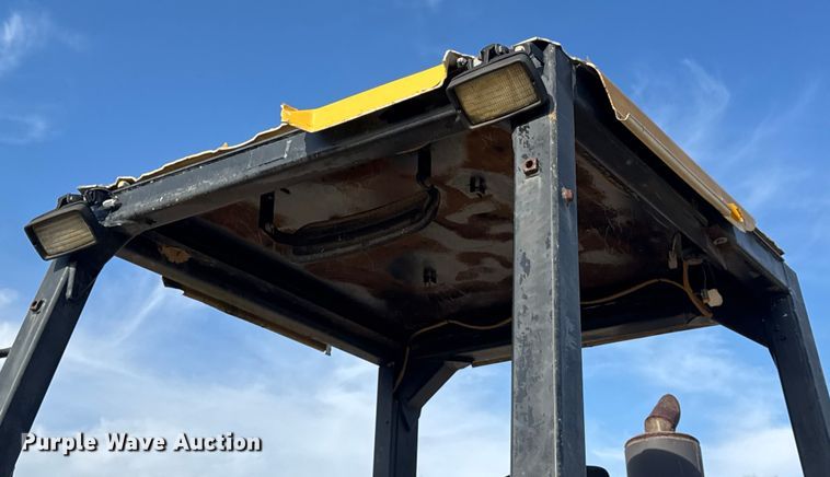 image for item EN0700 1997 Caterpillar 953C track loader