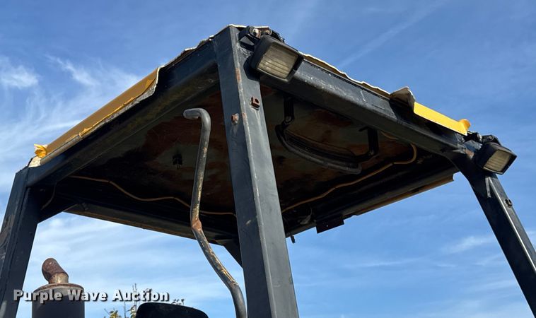 image for item EN0700 1997 Caterpillar 953C track loader