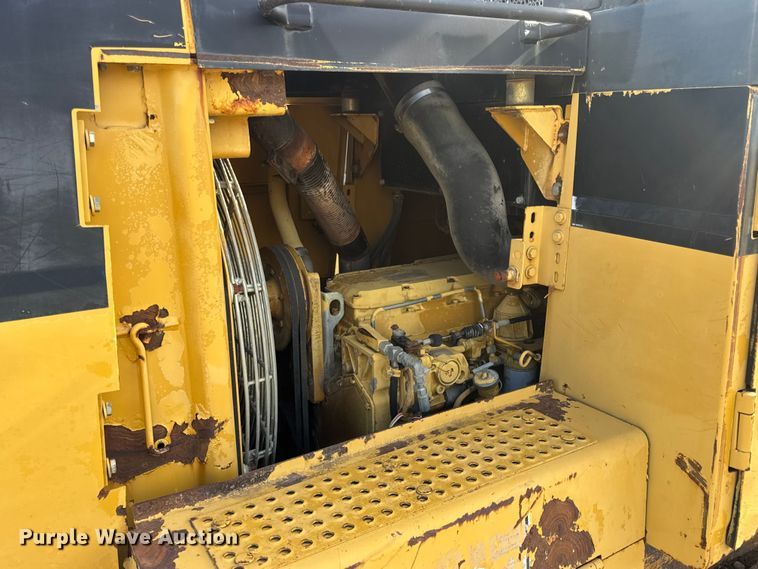 image for item EN0700 1997 Caterpillar 953C track loader
