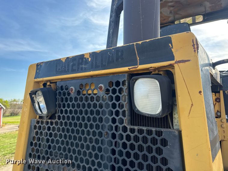 image for item EN0700 1997 Caterpillar 953C track loader