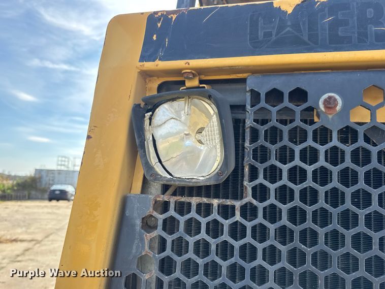 image for item EN0700 1997 Caterpillar 953C track loader