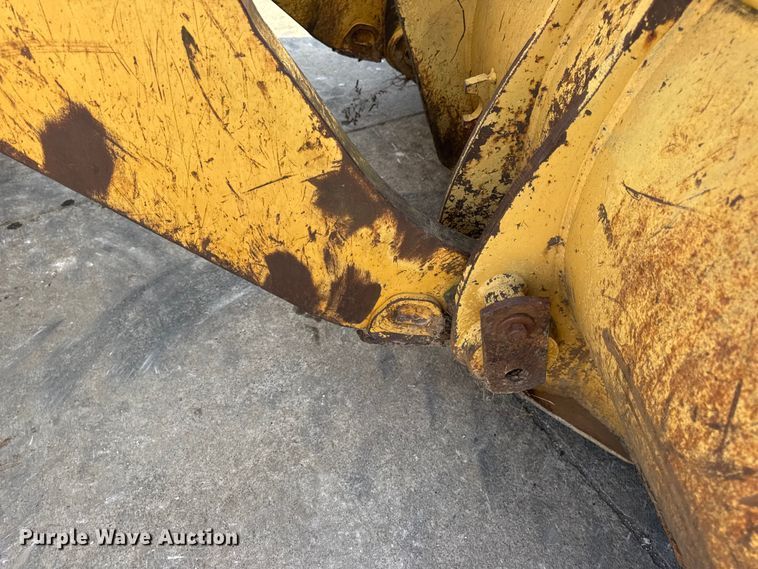 image for item EN0700 1997 Caterpillar 953C track loader