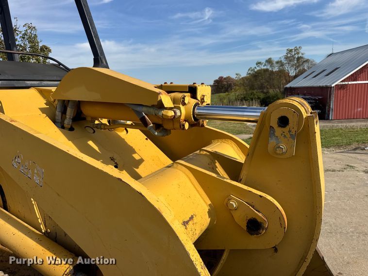 image for item EN0700 1997 Caterpillar 953C track loader