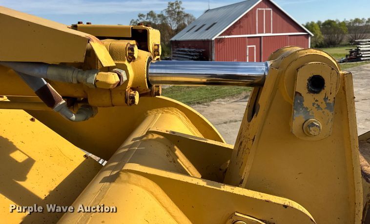 image for item EN0700 1997 Caterpillar 953C track loader