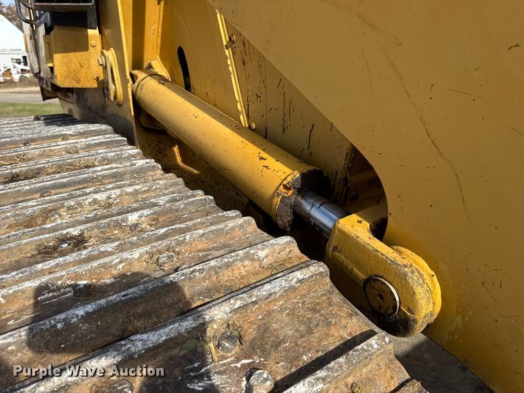 image for item EN0700 1997 Caterpillar 953C track loader