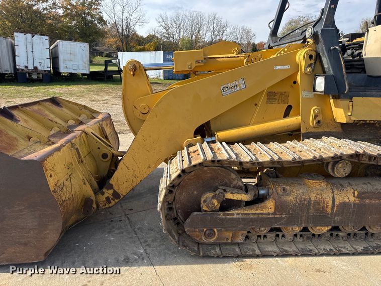 image for item EN0700 1997 Caterpillar 953C track loader