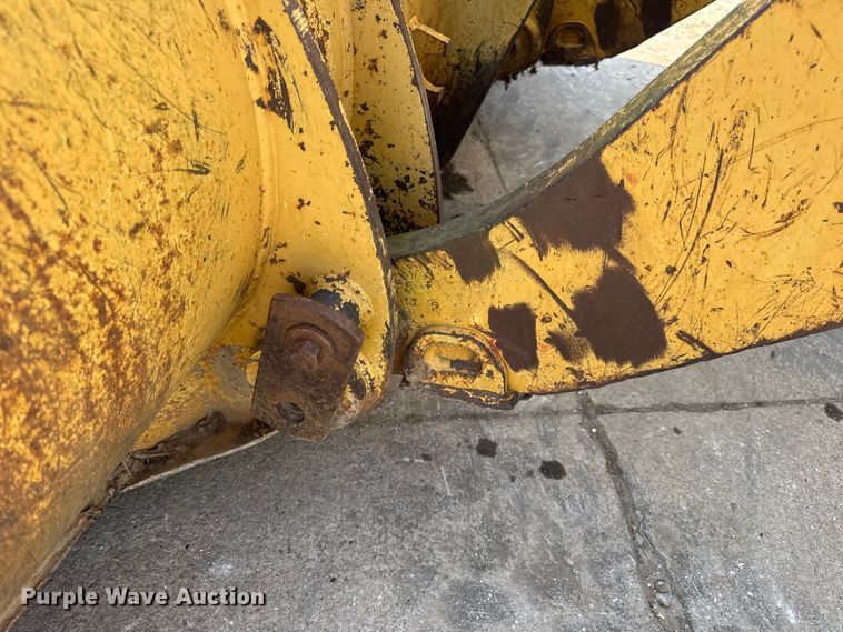 image for item EN0700 1997 Caterpillar 953C track loader