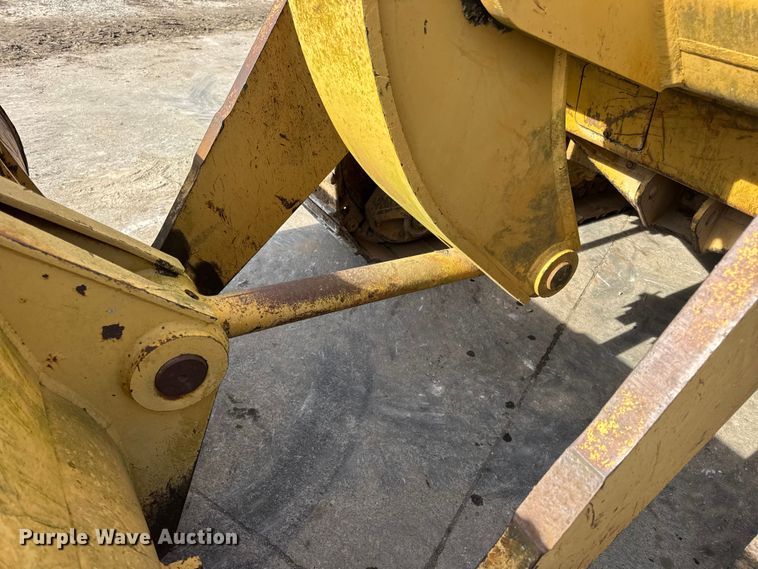 image for item EN0700 1997 Caterpillar 953C track loader