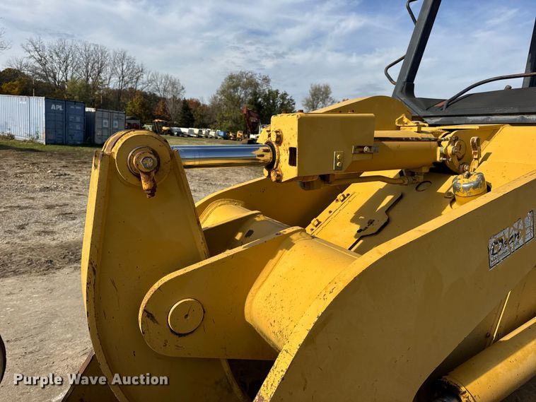 image for item EN0700 1997 Caterpillar 953C track loader