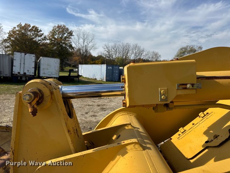 image for item EN0700 1997 Caterpillar 953C track loader