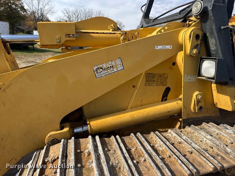 image for item EN0700 1997 Caterpillar 953C track loader