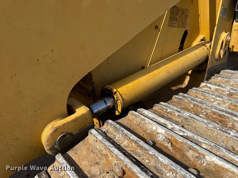 image for item EN0700 1997 Caterpillar 953C track loader