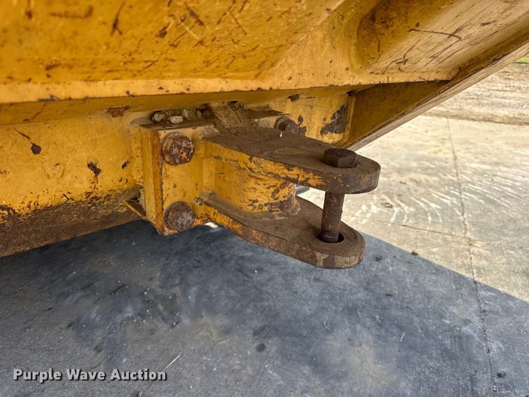 image for item EN0700 1997 Caterpillar 953C track loader