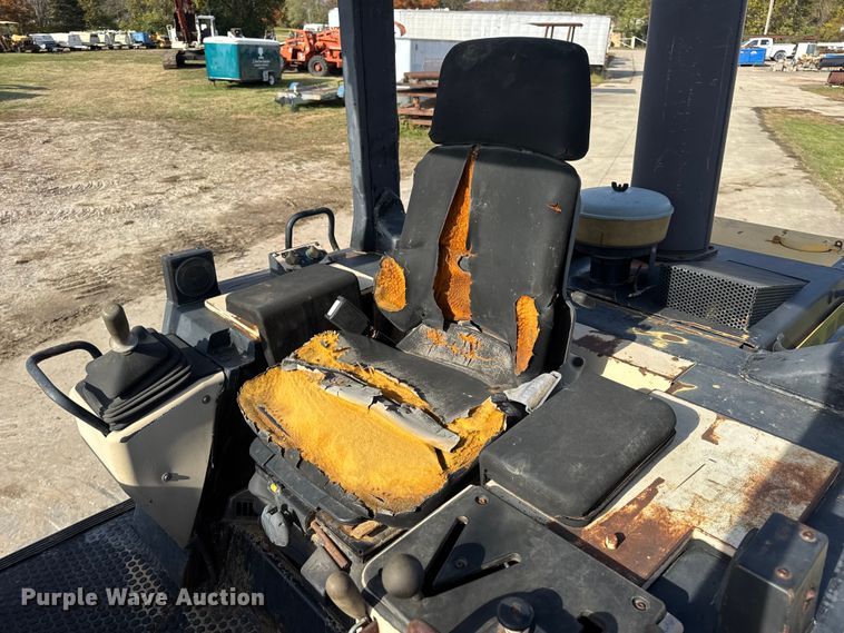 image for item EN0700 1997 Caterpillar 953C track loader