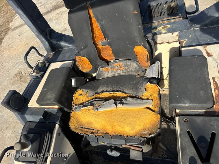 image for item EN0700 1997 Caterpillar 953C track loader