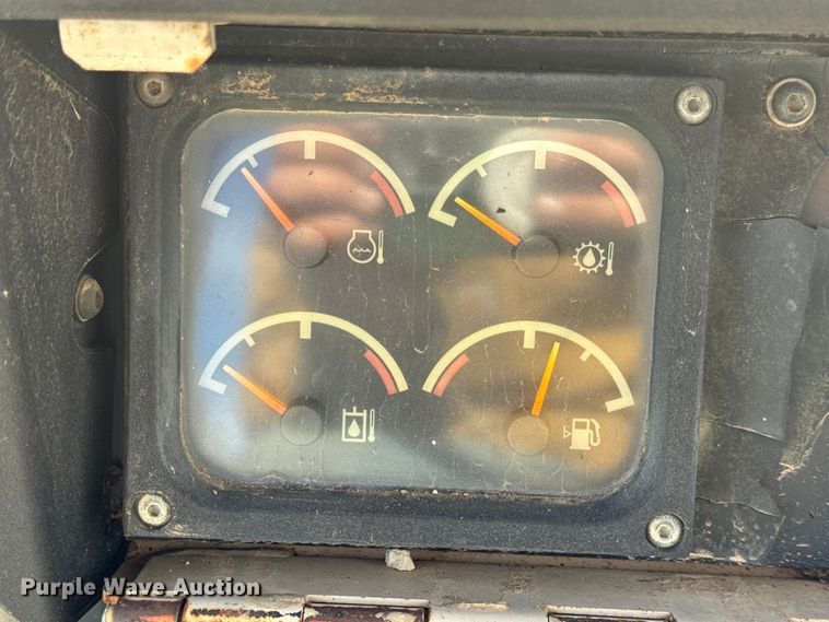 image for item EN0700 1997 Caterpillar 953C track loader