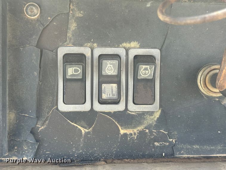 image for item EN0700 1997 Caterpillar 953C track loader