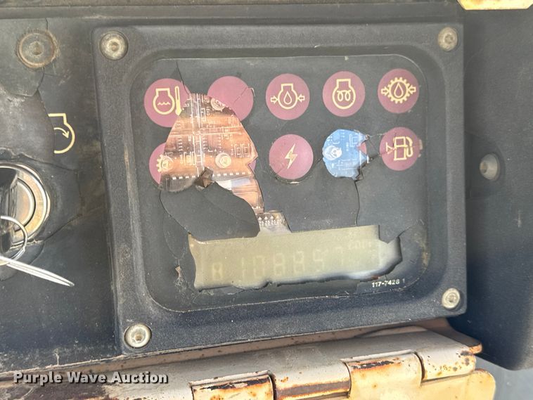 image for item EN0700 1997 Caterpillar 953C track loader