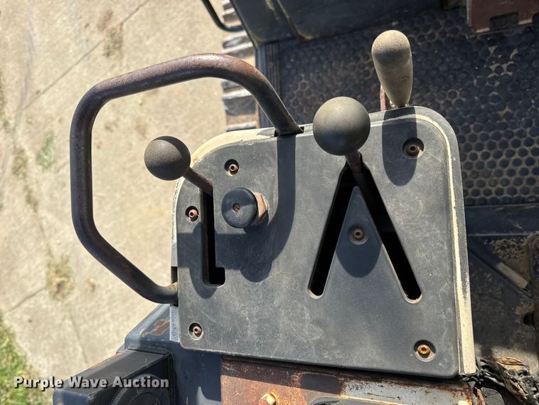 image for item EN0700 1997 Caterpillar 953C track loader