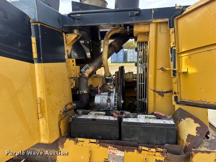 image for item EN0700 1997 Caterpillar 953C track loader