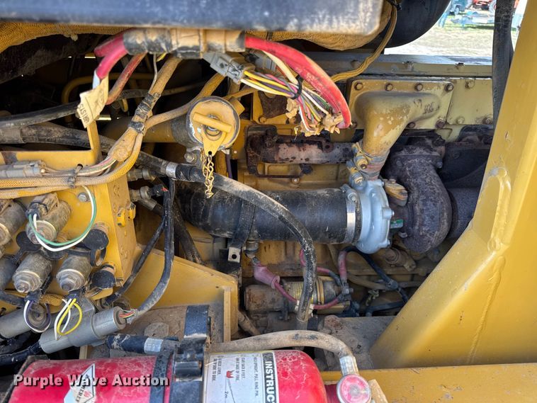 image for item EN0700 1997 Caterpillar 953C track loader