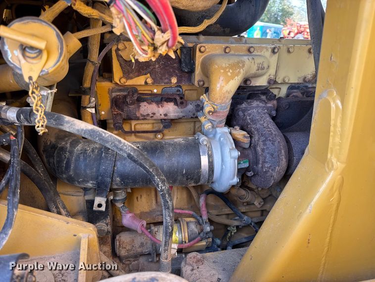 image for item EN0700 1997 Caterpillar 953C track loader