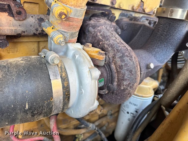 image for item EN0700 1997 Caterpillar 953C track loader