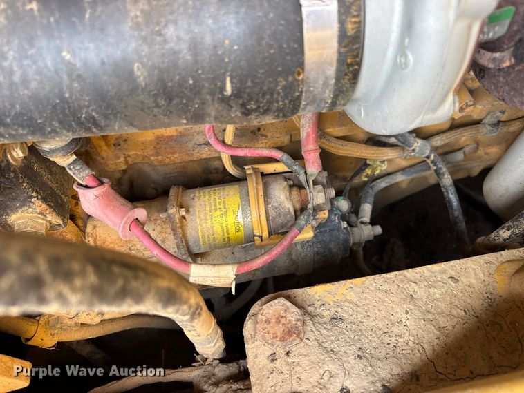 image for item EN0700 1997 Caterpillar 953C track loader