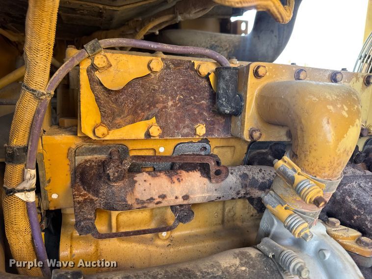 image for item EN0700 1997 Caterpillar 953C track loader