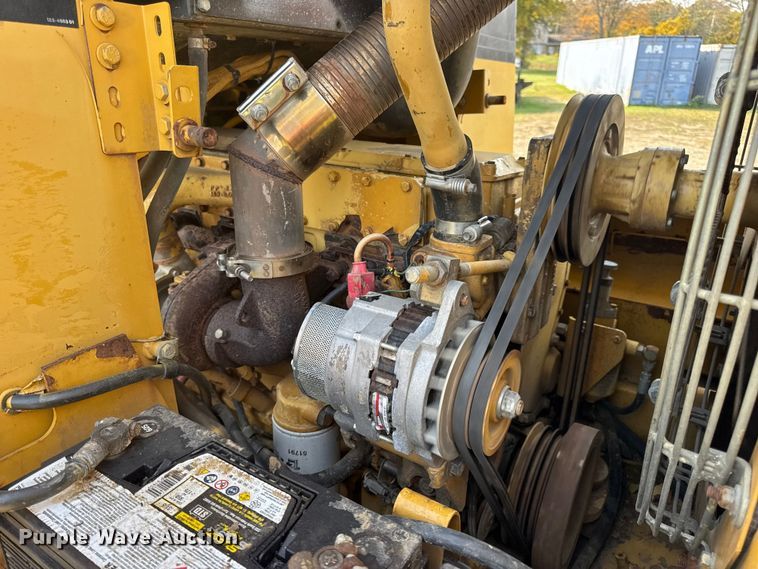 image for item EN0700 1997 Caterpillar 953C track loader