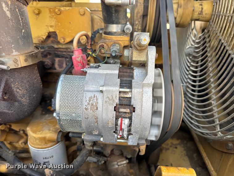 image for item EN0700 1997 Caterpillar 953C track loader