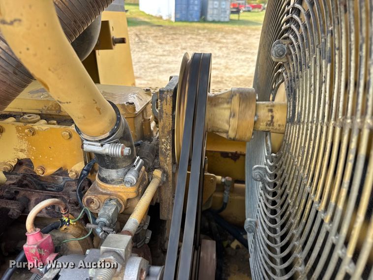 image for item EN0700 1997 Caterpillar 953C track loader