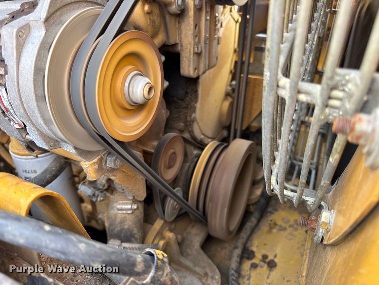 image for item EN0700 1997 Caterpillar 953C track loader