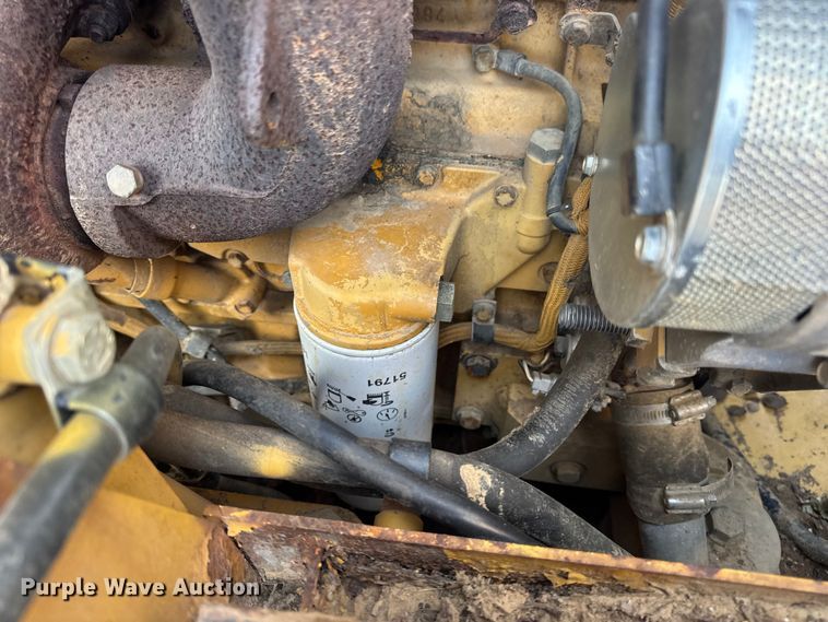 image for item EN0700 1997 Caterpillar 953C track loader