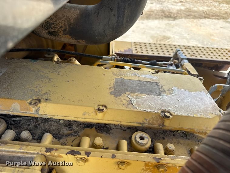 image for item EN0700 1997 Caterpillar 953C track loader