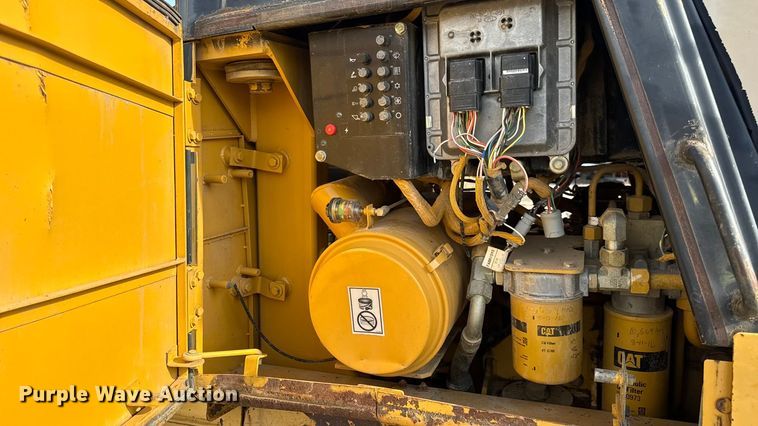 image for item EN0700 1997 Caterpillar 953C track loader